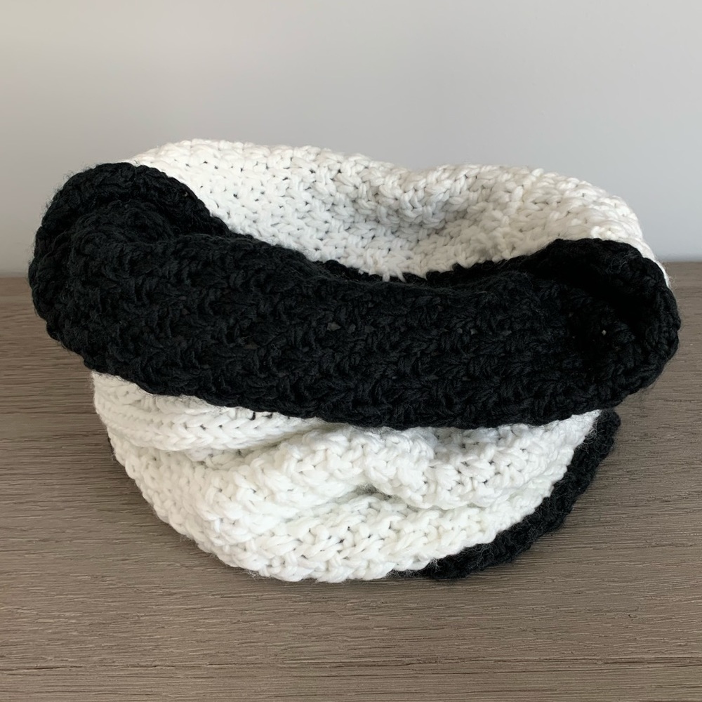 Aldo Reversible Cable Knit Black & White Infinity Scarf NWOT
